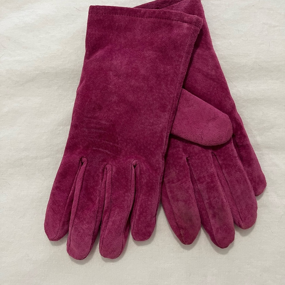 Elegant Fuscia Suede Gloves
